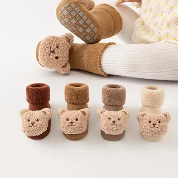 Нови бебешки чорапи вълнен кръг и руно удебелени есенни и зимни бебешки средно-тръбни неплъзгащи се подови чорапи за чорапи за малки деца